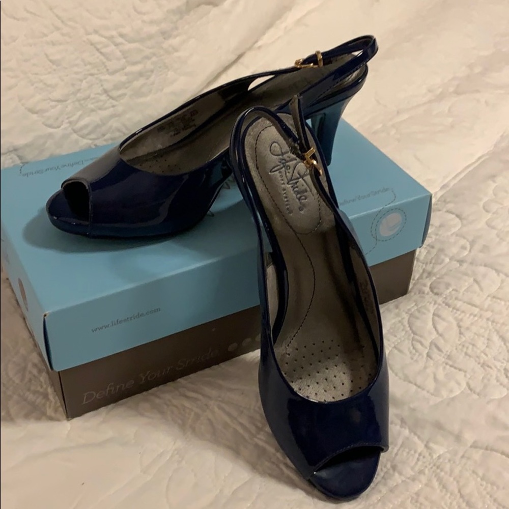 LifeStride Navy Patent Heels - Size 7.5